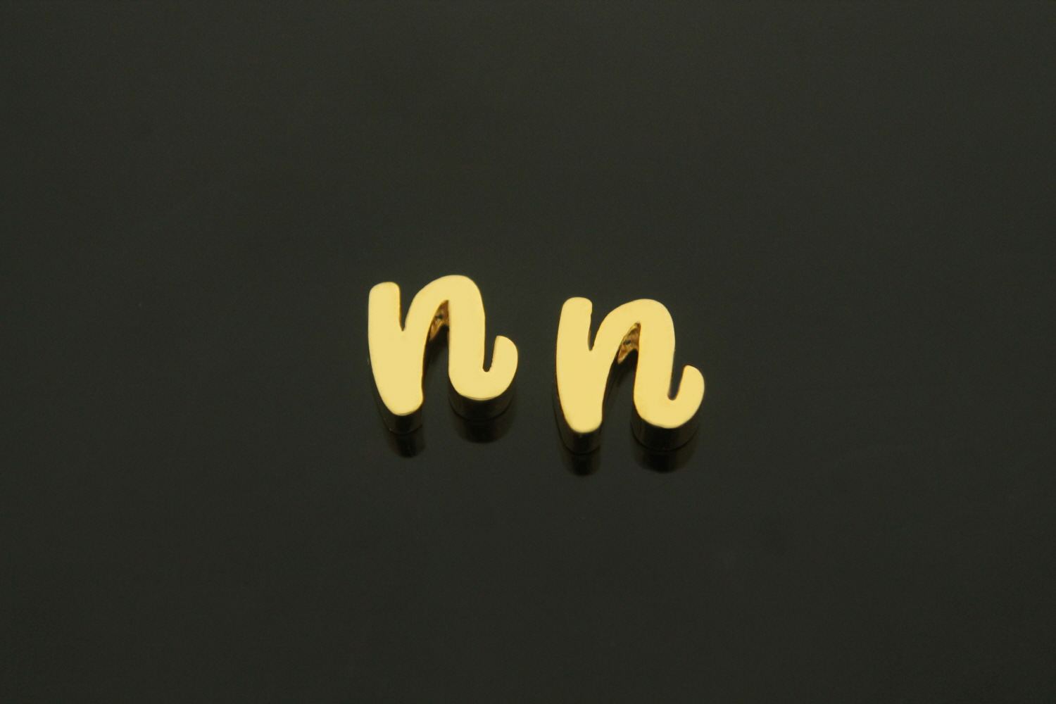 2개, 라지 필기체 소문자 n, AN-G3, 무니켈, 약 8x6mm, 홀 1.4mm, 골드도금