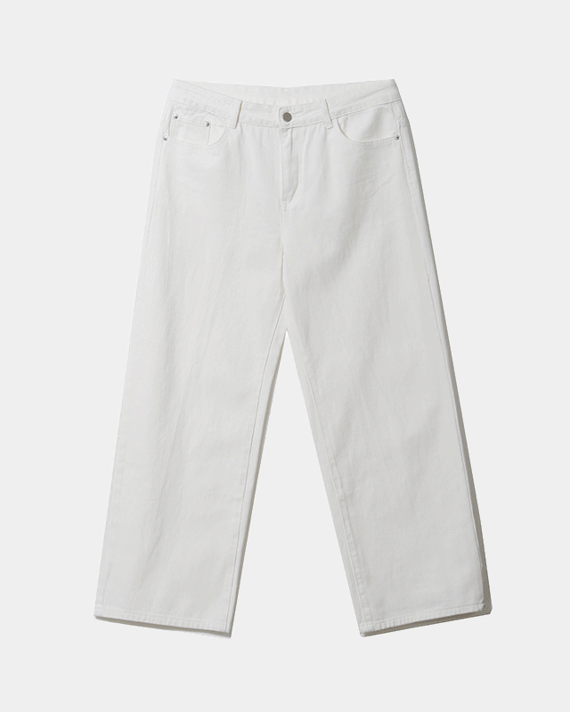 Semi-wide white jeans