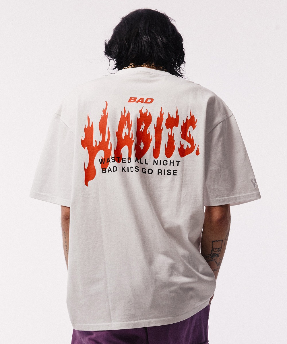 BAD HABITS GRAPHIC T-SHIRTS (WHITE) [LRRMCTA365M]