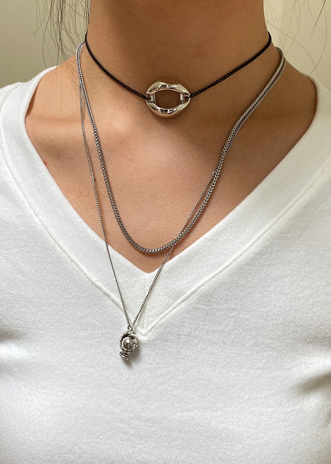 Round Pendant Chain Choker Necklace