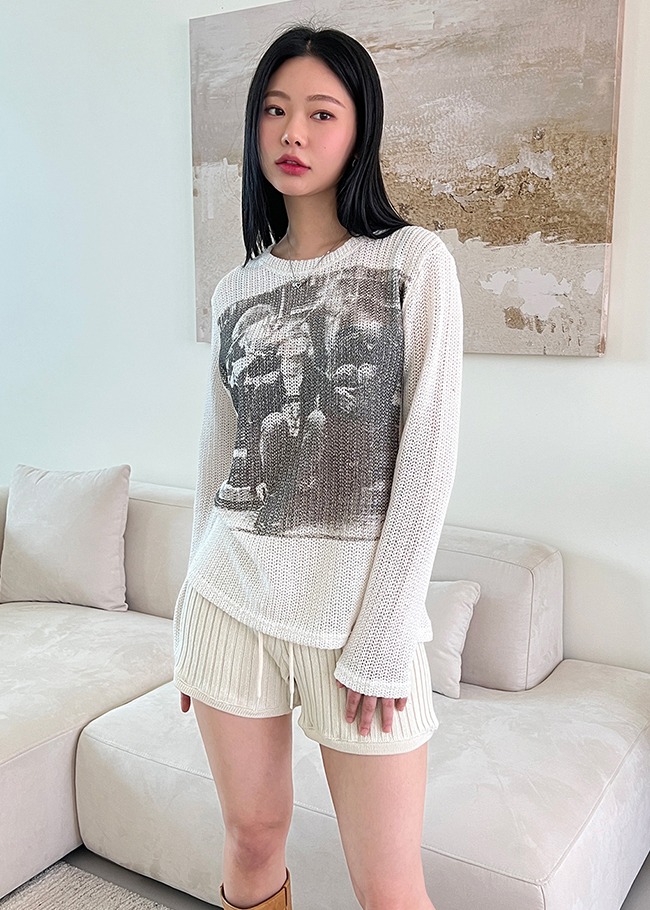 Graphic Print Extended Sleeve Knit Top