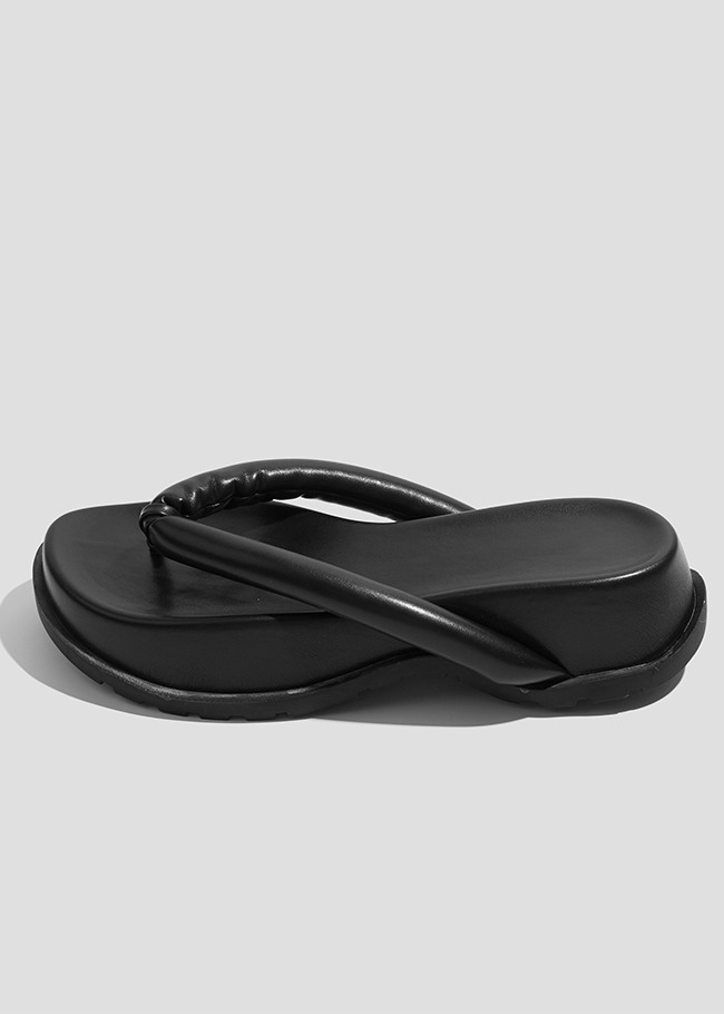 Thick Sole Cushioned Strap Flip Flops
