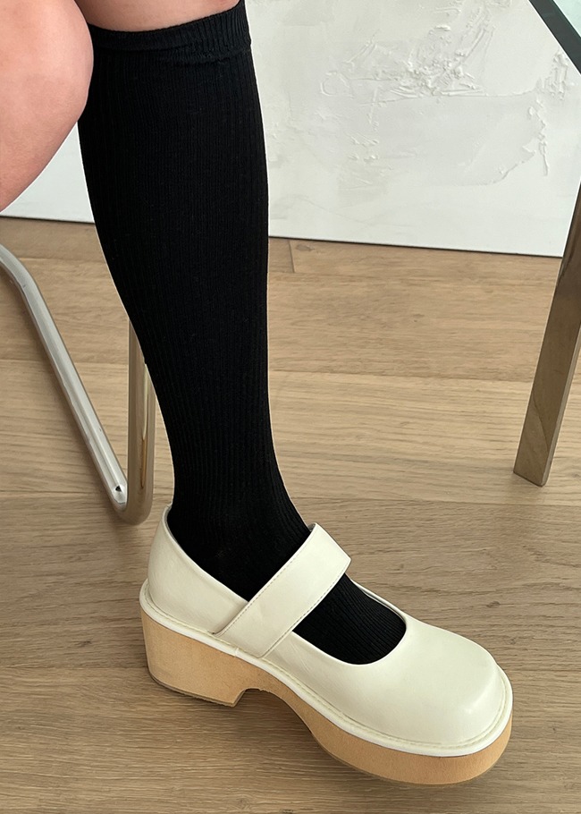Knee-High Ribbed Socks