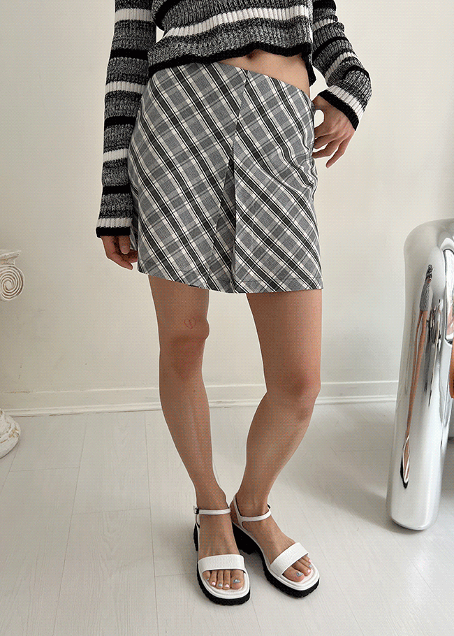 Check Pattern Linen-Blended Skirt