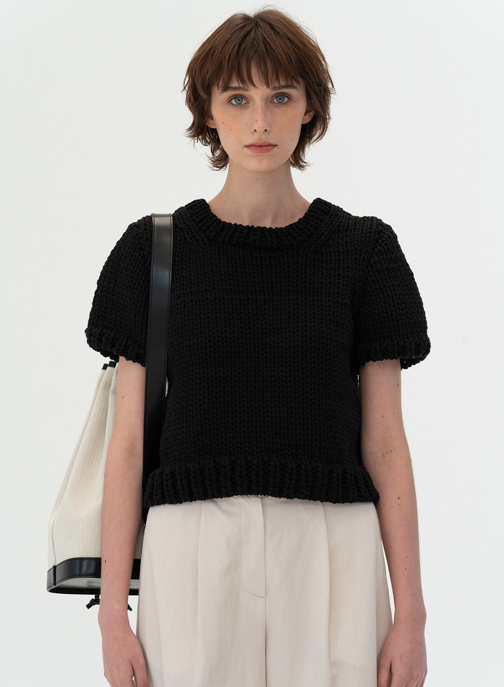 [ESSENTIAL]Hand-made Bulky Knitted Top Black