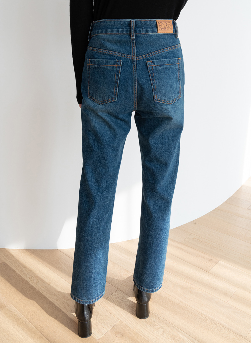 [ESSENTIAL] 바네트 Barnett Straight Jeans Blue