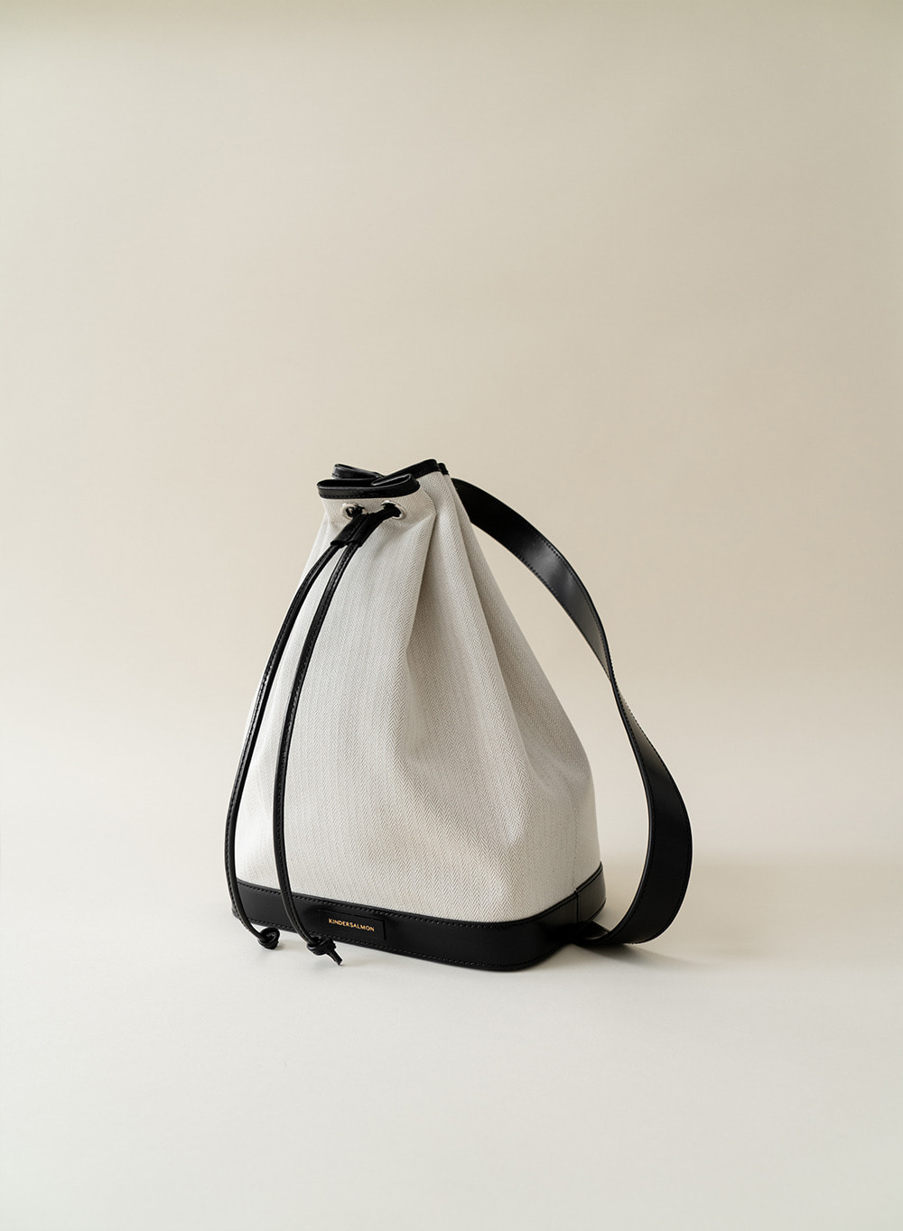 [ESSENTIAL] Leather-trimmed Canvas Bucket Bag Ecru