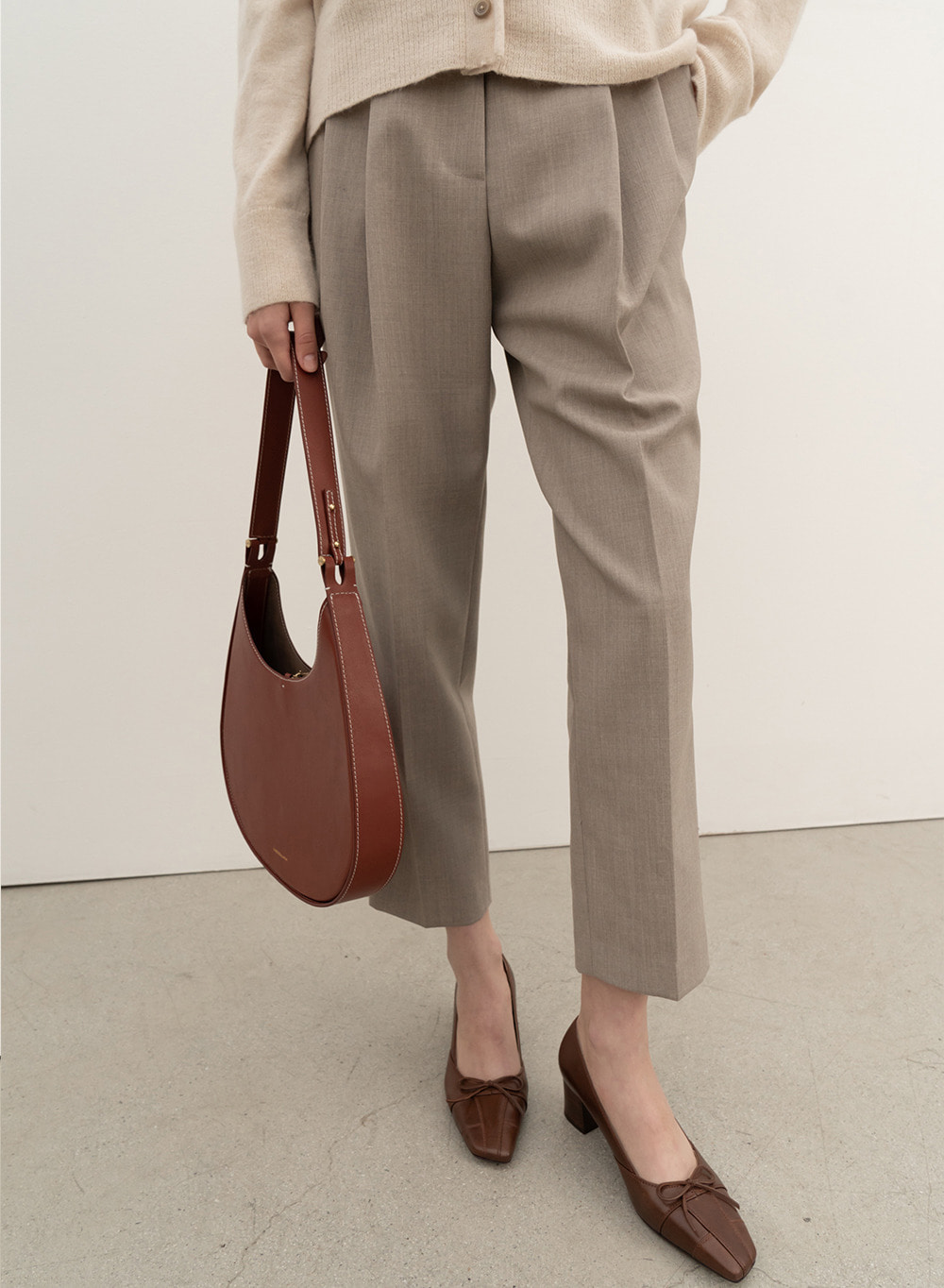 Library Tuck Pants Soft-brown
