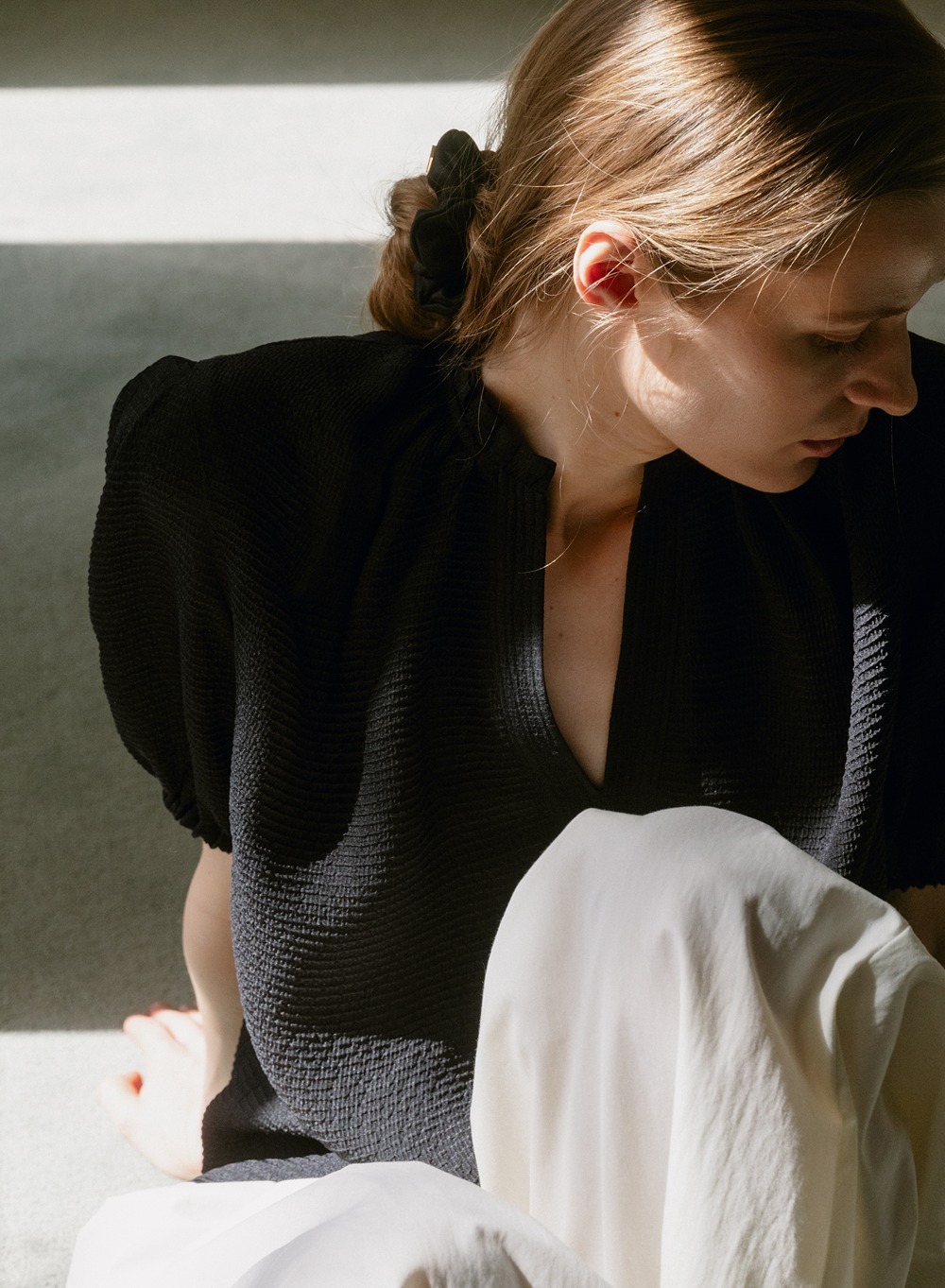 トップス Kindersalmon FW23 Shirring Blouse Ivory Standing Collar Shirring Blouse by Metamorphose Temps de Fille