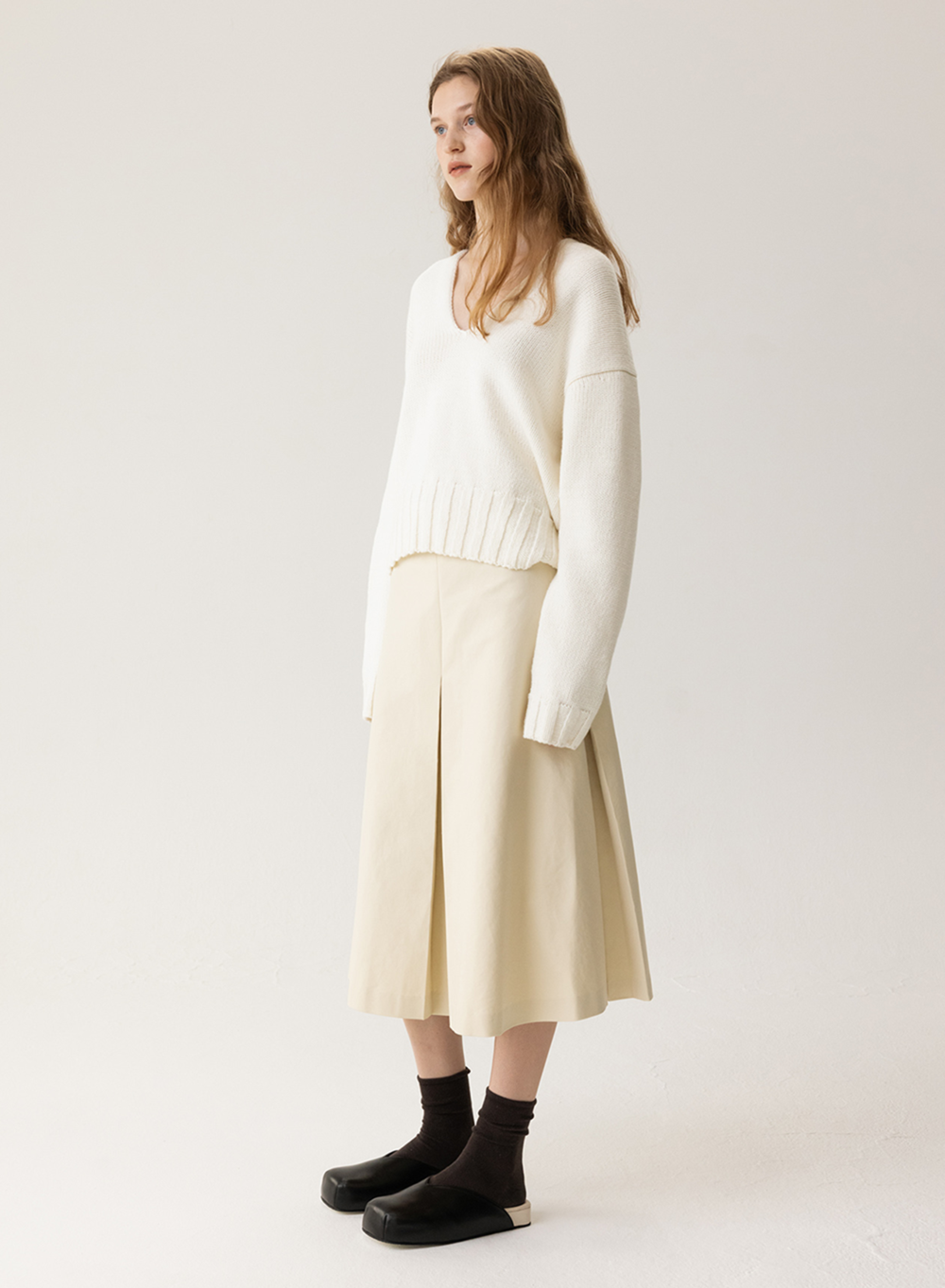 [10/24 출고]FW23 Pleated A-Line Midi Skirt Macadamia