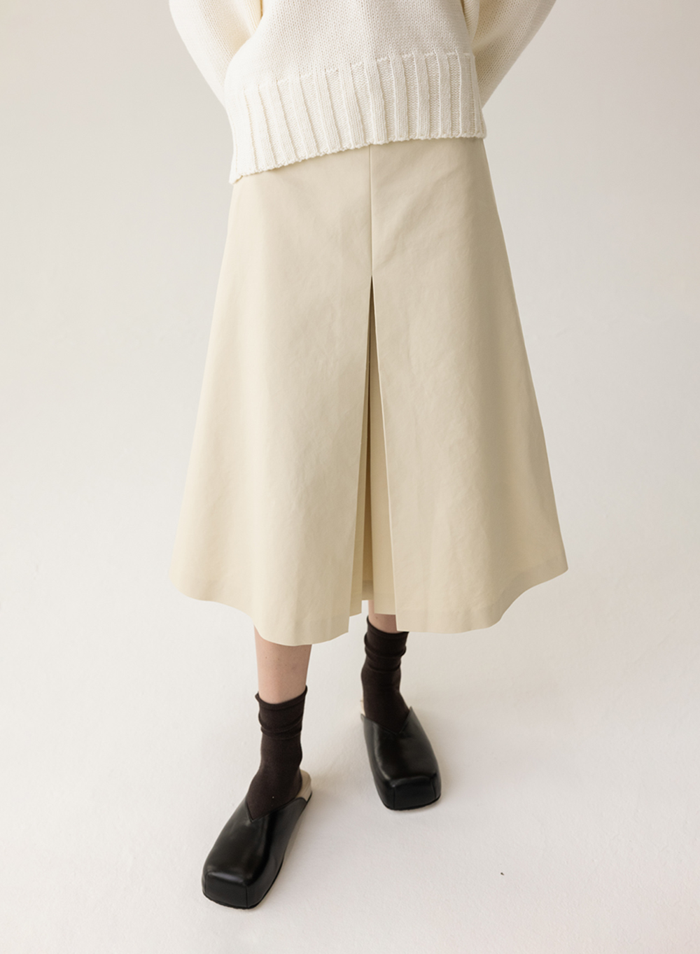 FW23 Pleated A-Line Midi Skirt Macadamia
