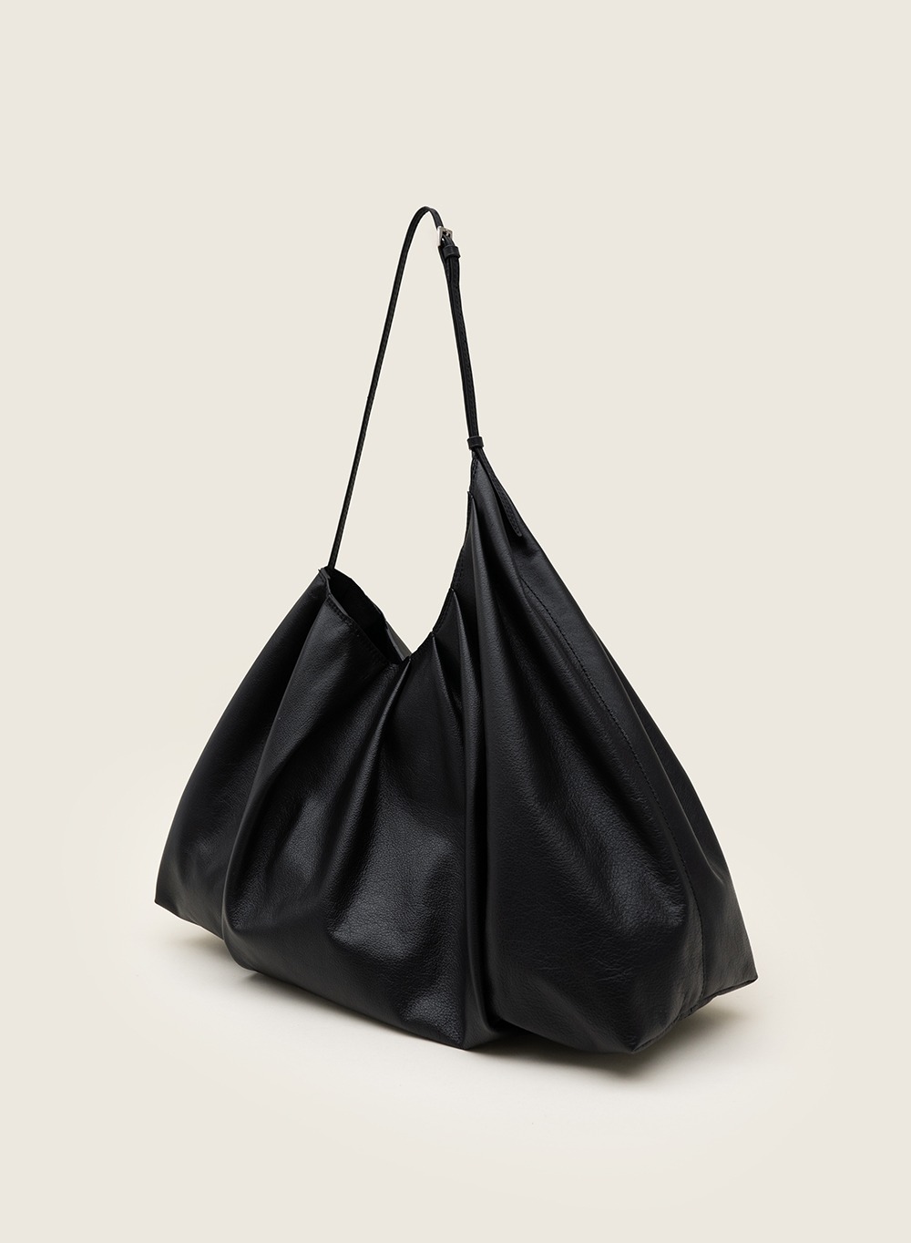 SS22 Pleats Large Shoulder Bag Black