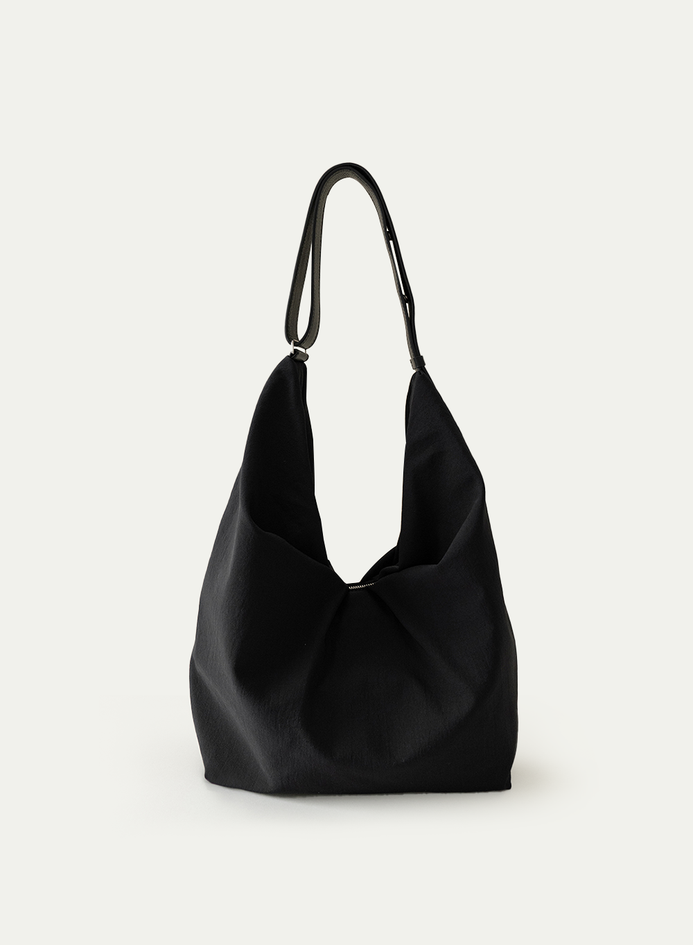 [예약배송] [ESSENTIAL] 미아 Mia Oversized Bag Black