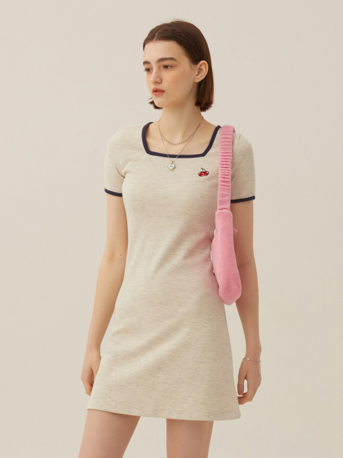 SMALL CHERRY SQUARE NECK DRESS [OATMEAL]