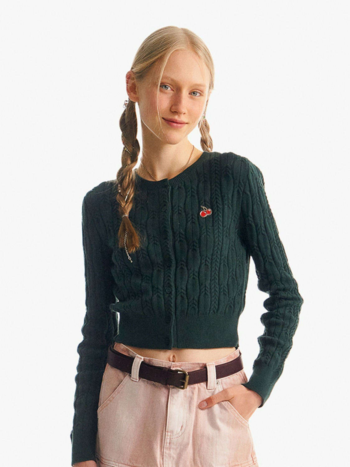 SMALL CHERRY CABLE KNIT CARDIGAN [DARK GREEN]