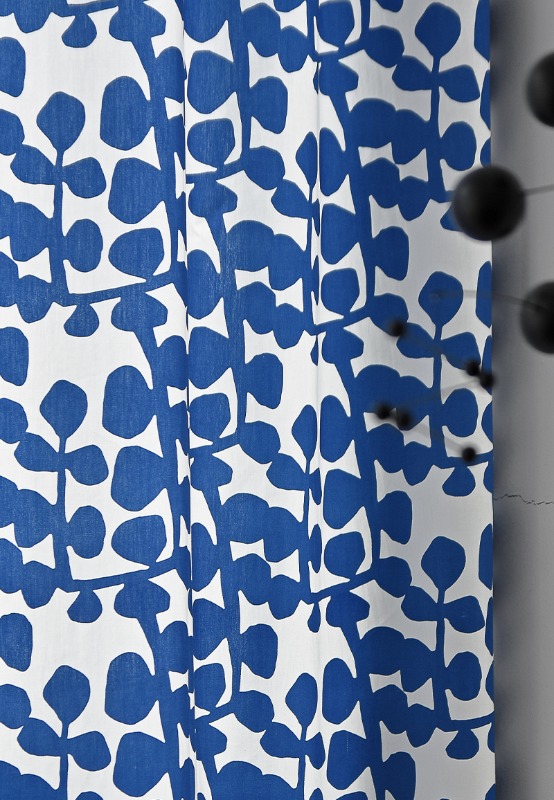 Blue Seaweed Curtain by Jessica Nielsen 블루 씨위드 커튼 by제시카 닐슨