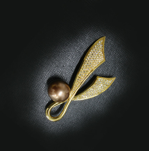 golden pearl brooch