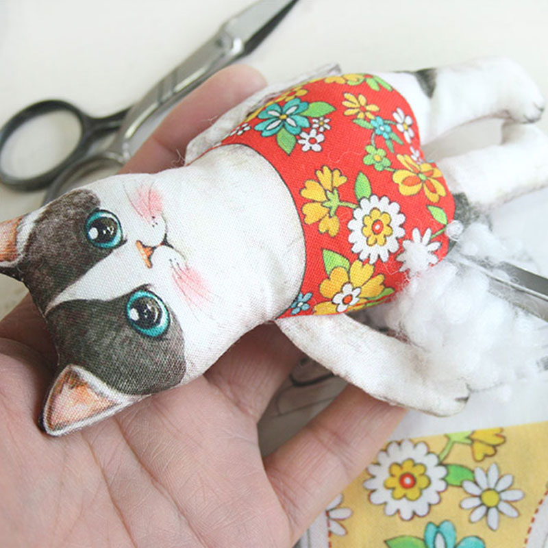 ドールキット・私を見つめる猫人形 「ミルク」 (完成size : 約13cm)