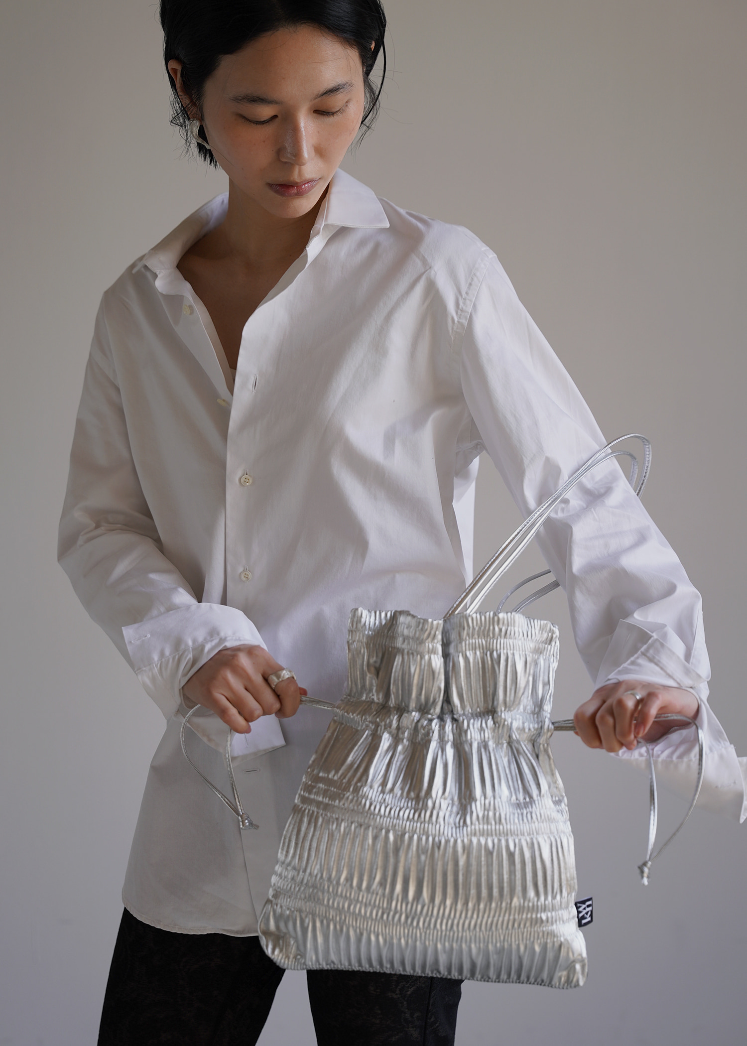 [KWANI]Crinkle Shoulder Bag Silvery Silver★日本未入荷 KWANI]Crinkle Shoulder Bag Silvery Silver☆日本未入荷 (KWANI