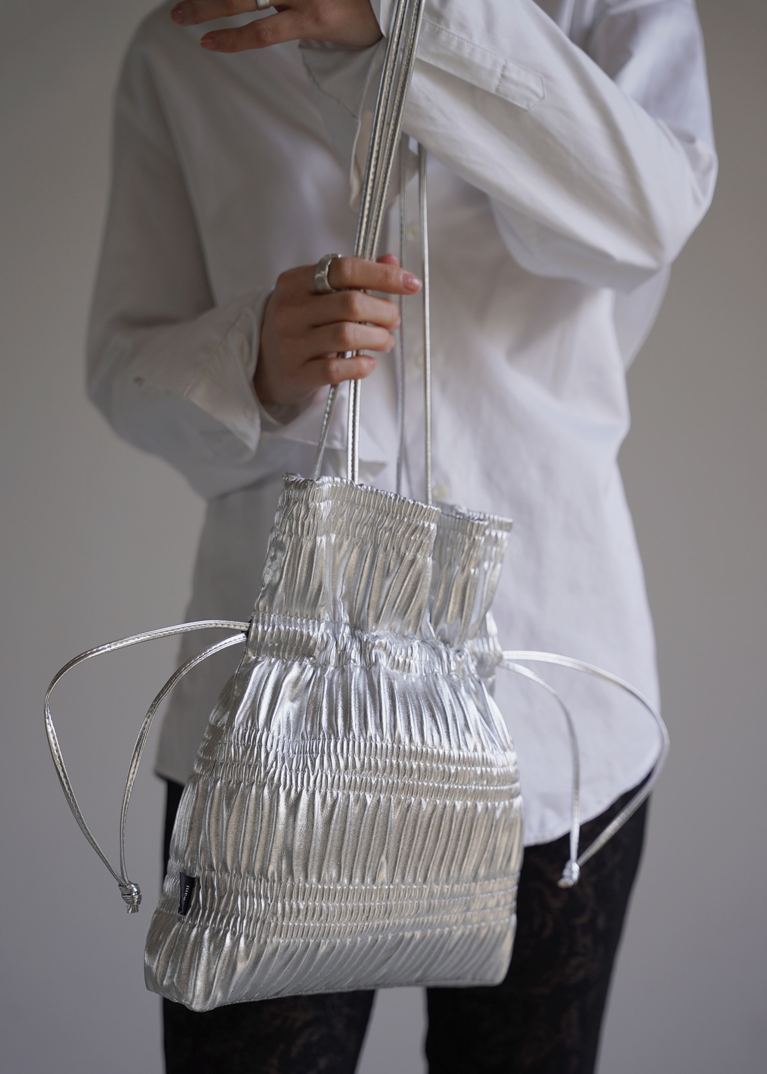 [KWANI] Crinkle Shoulder Bag ★すぐ品切れ★ KWANI Crinkle Shoulder Bag Sleek Black – NOTAG GLOBAL