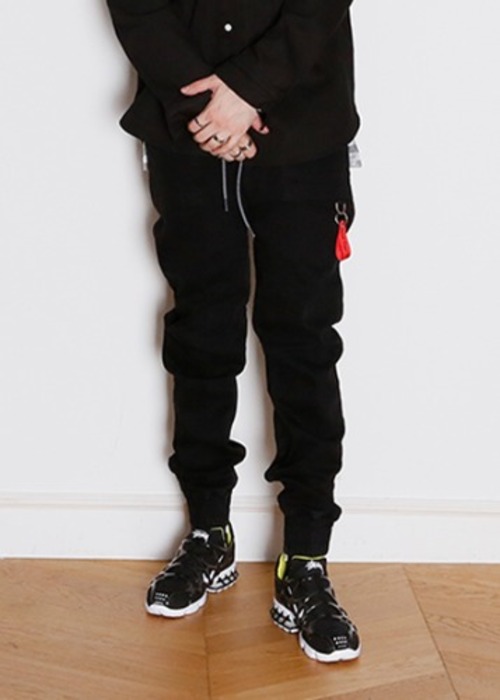 [BTS 정국착용]LAUL X B.T.D COMFORTABLE JOGGER PANTS BLACK 라울 컴포터블 조거팬츠 블랙