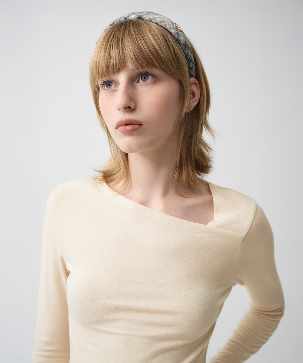W NECK POINT LONG SLEEVE ivory