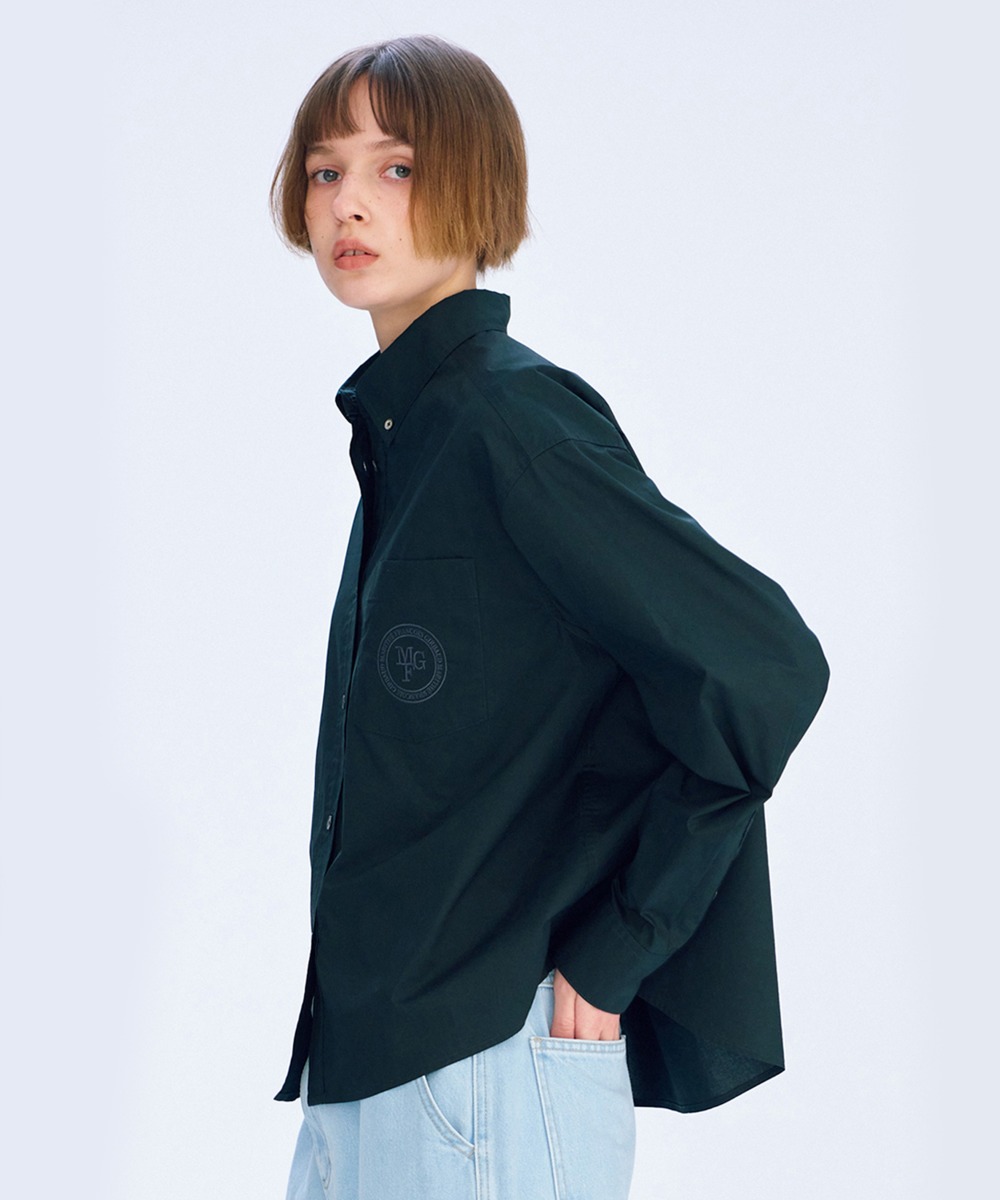 W OVERFIT EMBLEM CROP SHIRT charcoal
