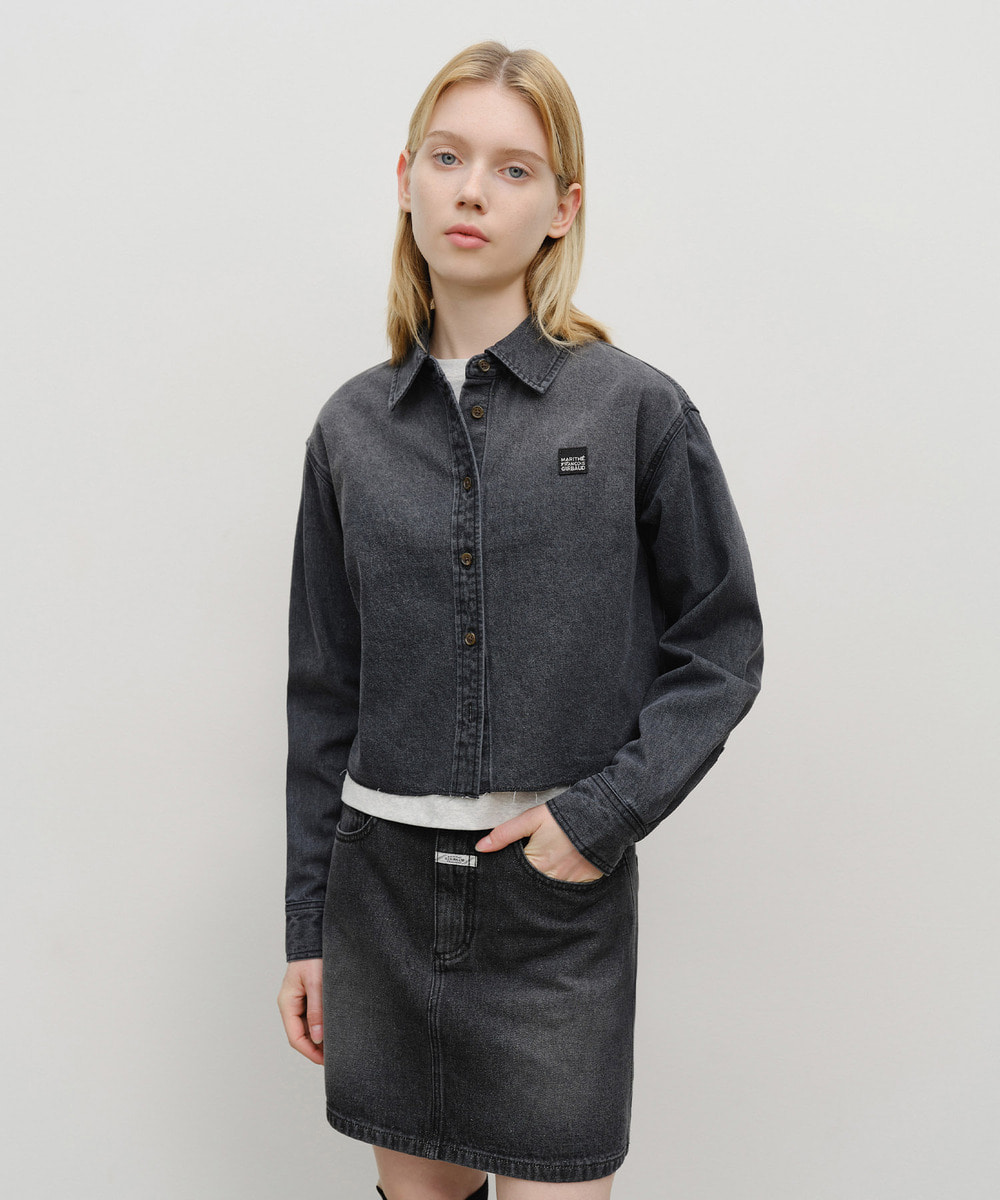 W HERITAGE LETTERING LOGO DENIM CROP SHIRT black