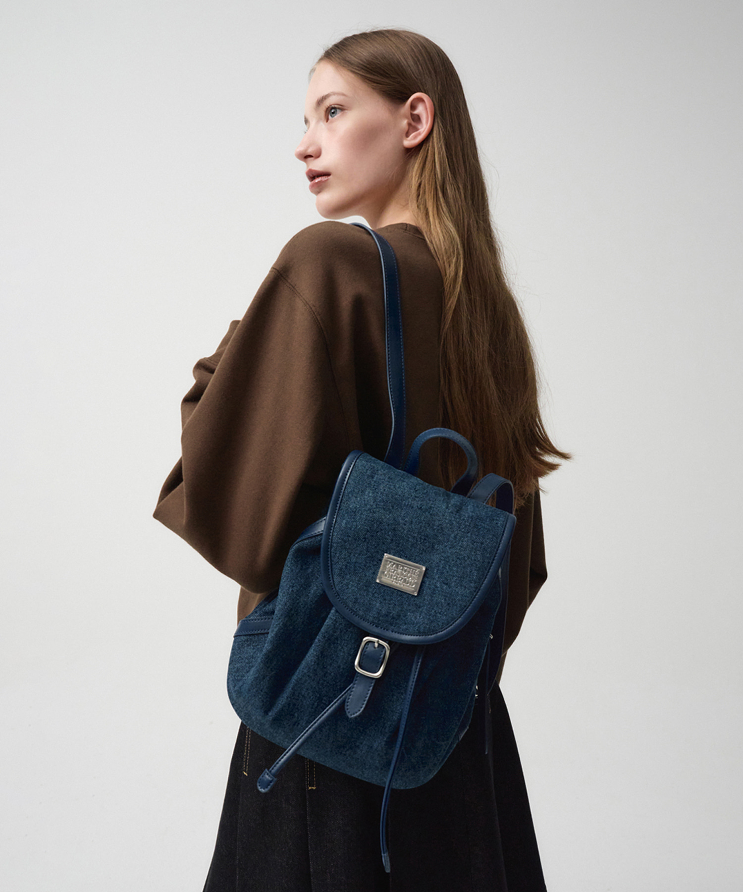 [MARITHE] ★韓国人気★CLASSIC LOGO BUCKLE BACKPACK CLASSIC LOGO BUCKLE BACKPACK dark blue - MARITHÉ+FRANҪOIS