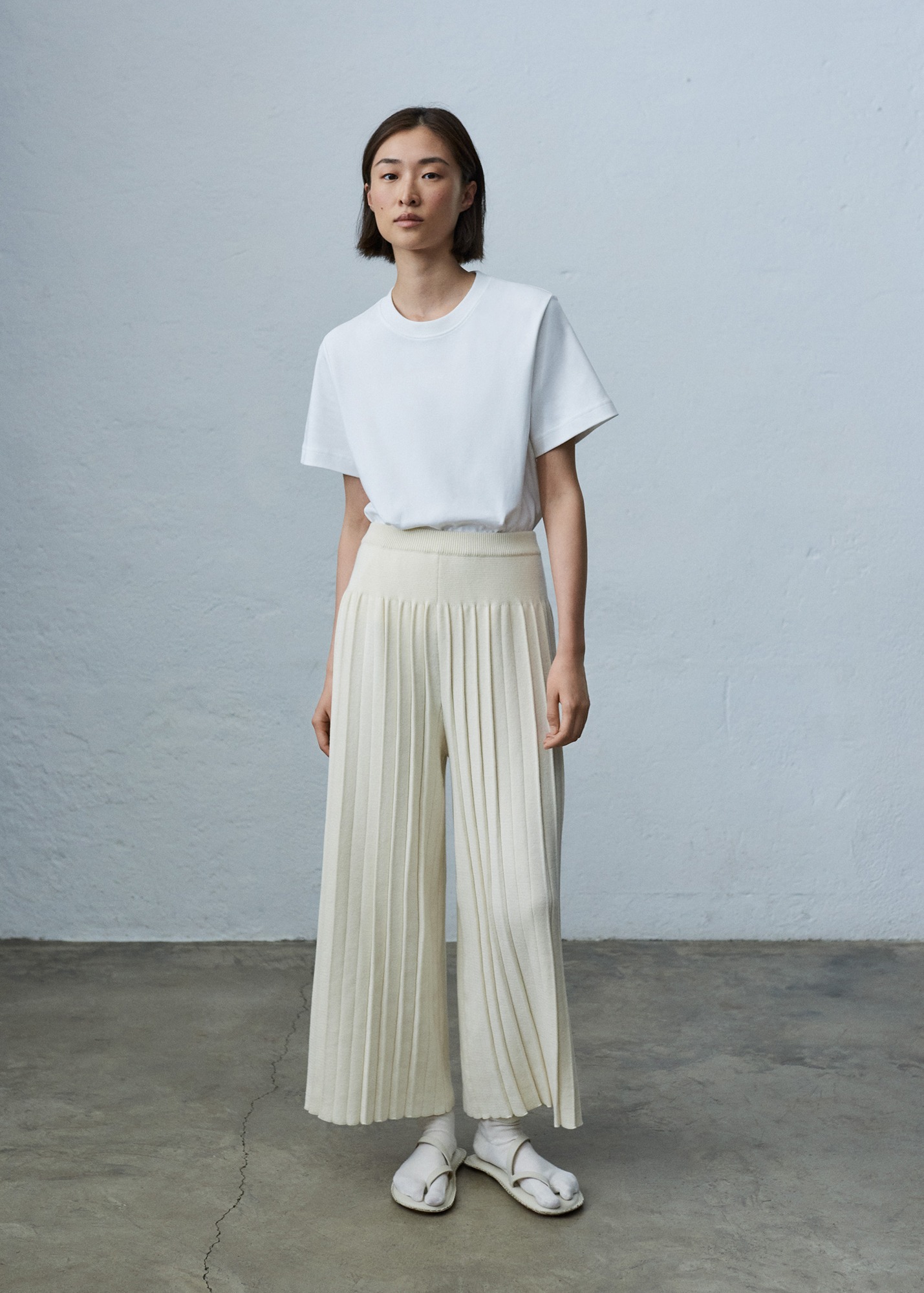 PLEATED KNIT TROUSERS