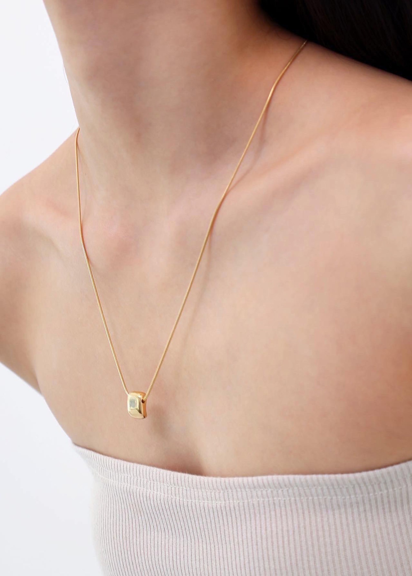 Gold square necklace 