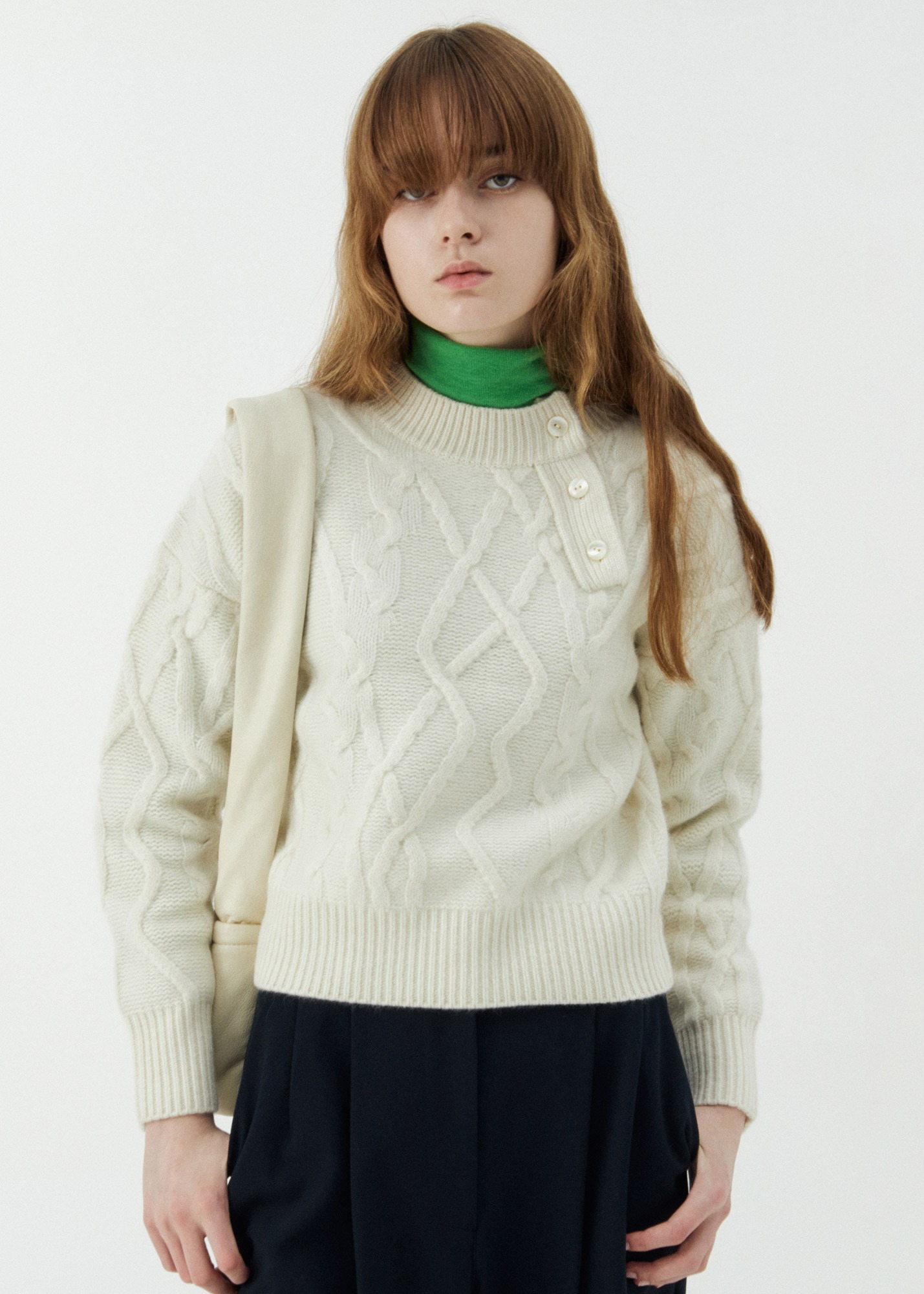 [W] CABLE KNIT CROPPED SWEATER