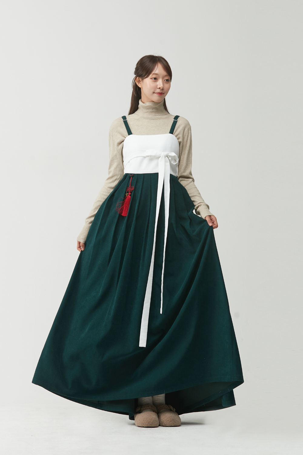 long skirt model image-S63L1