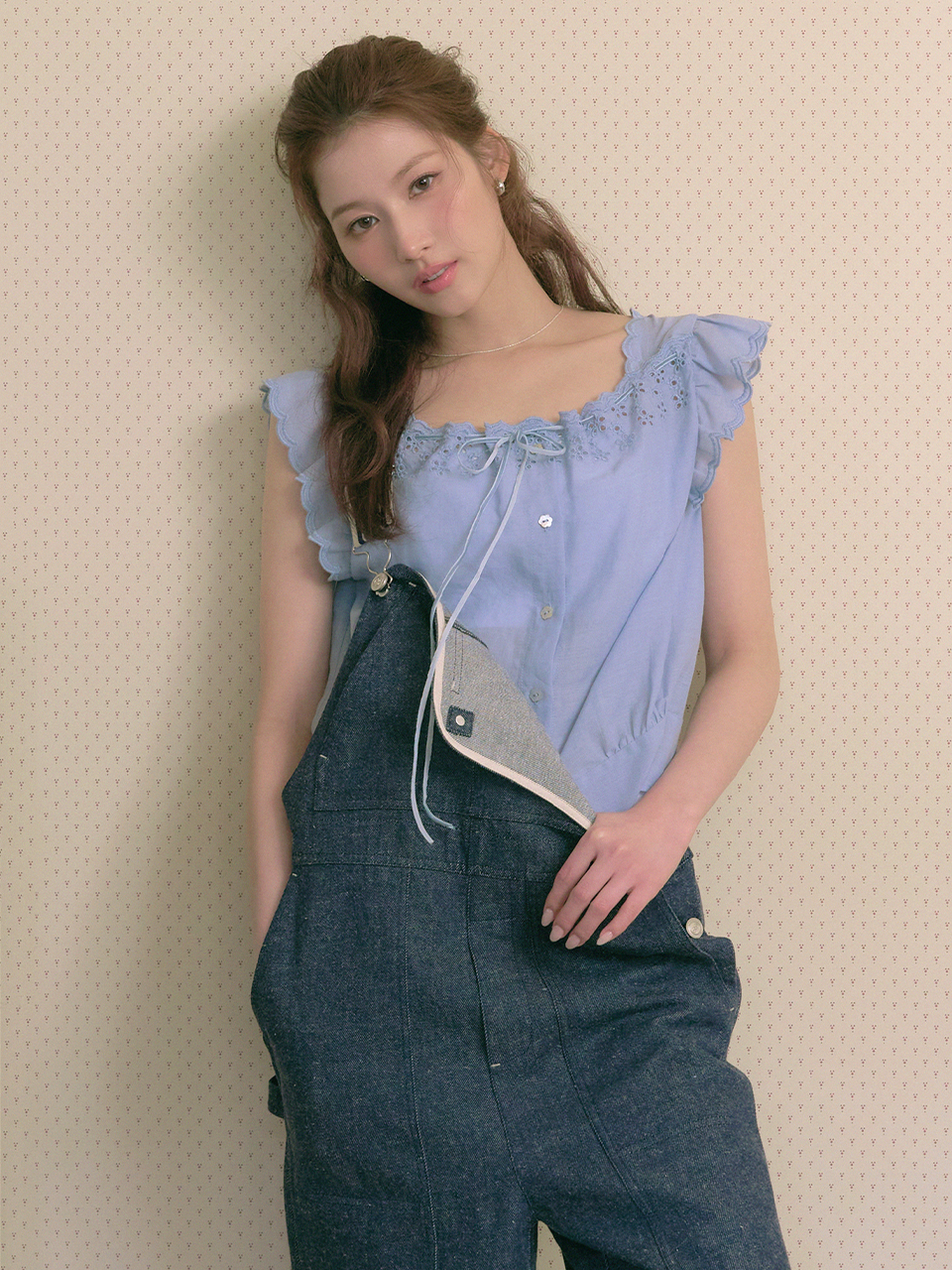 [사나 착용] CHÉRIE lace sleeveless shirt_blue