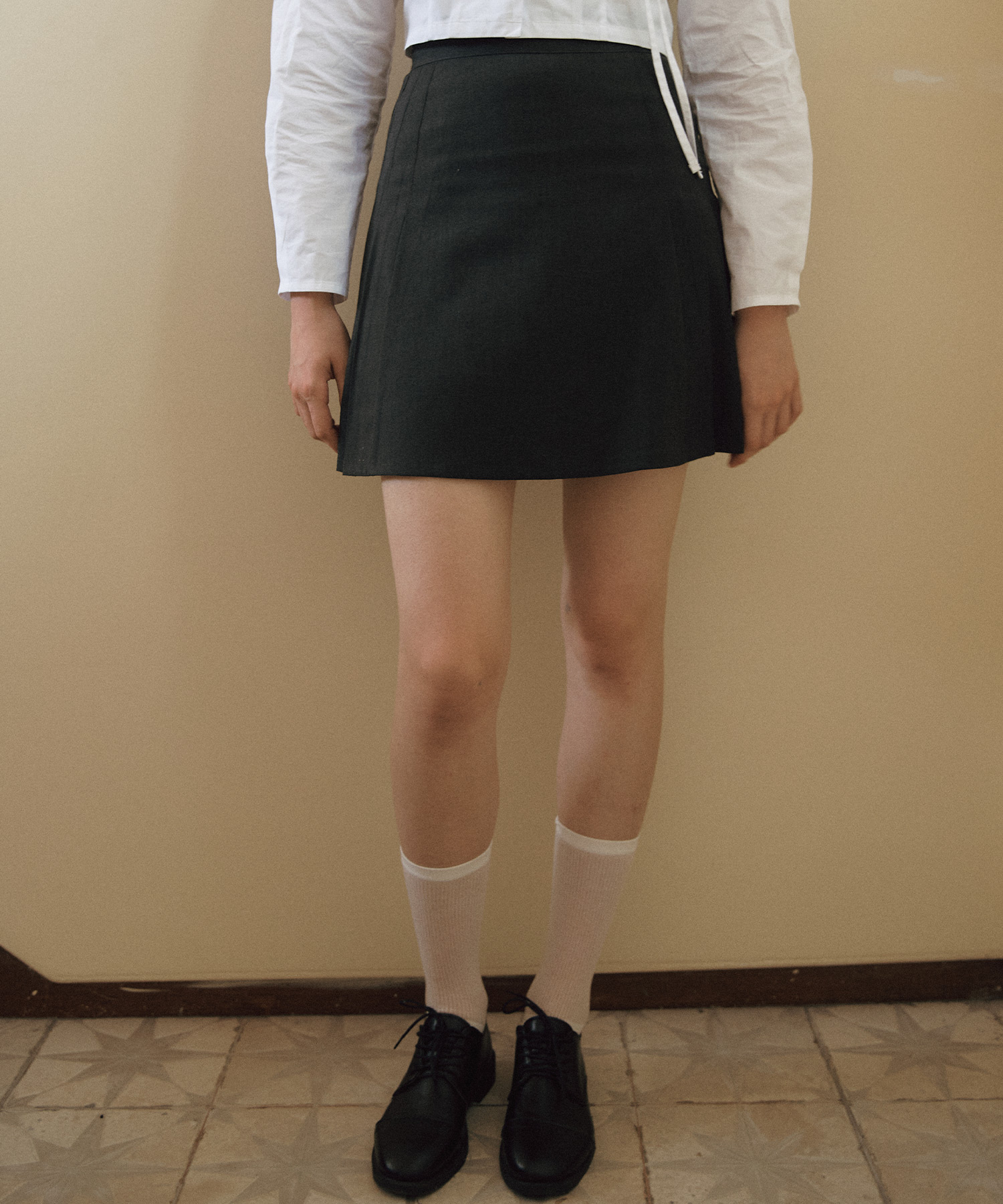 The New Preppy Pintuck Mini Skirt ( Charcoal )