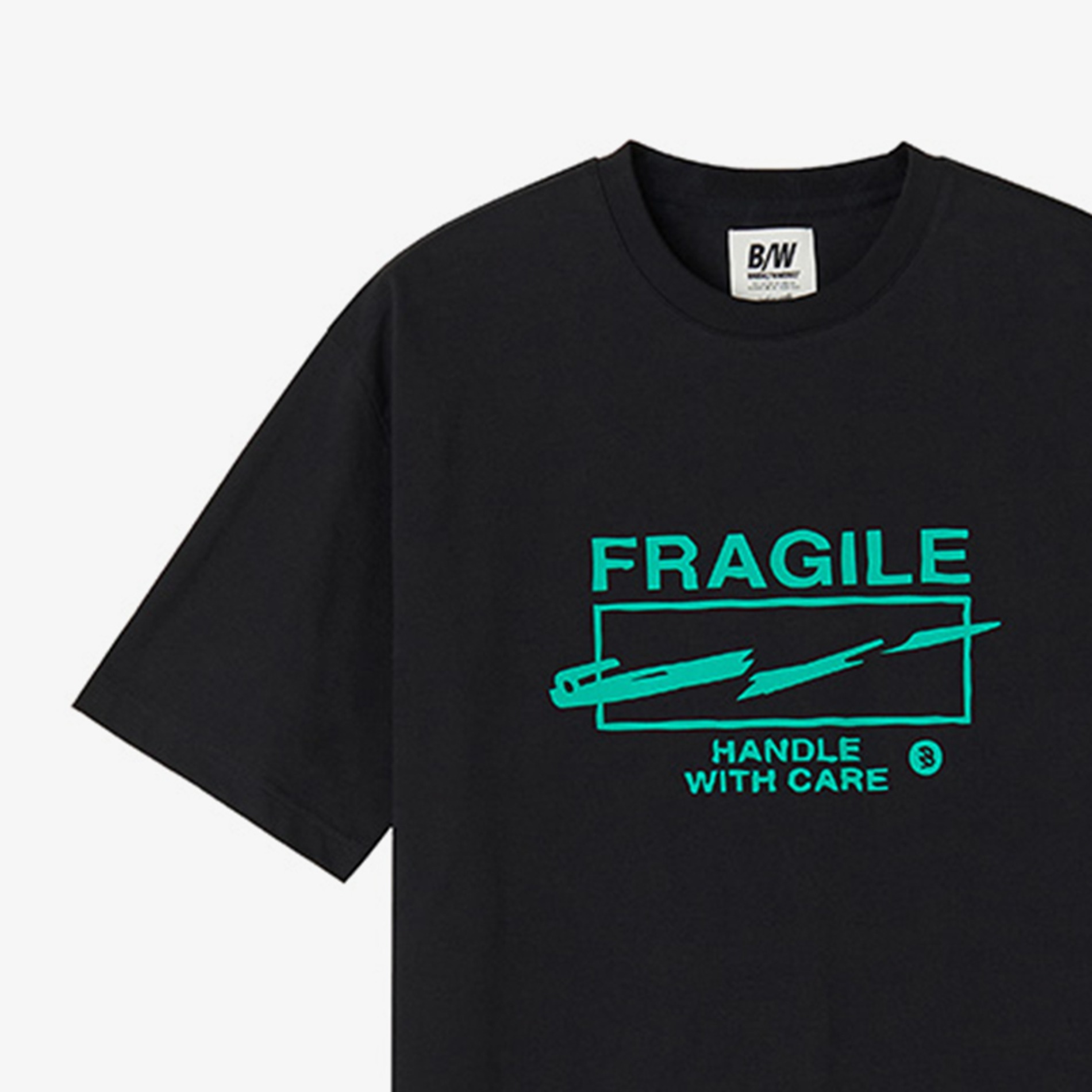 [사쉐증정] [브루클린웍스 디자인 시리즈] FRAGILE 반팔 티셔츠 [블랙]