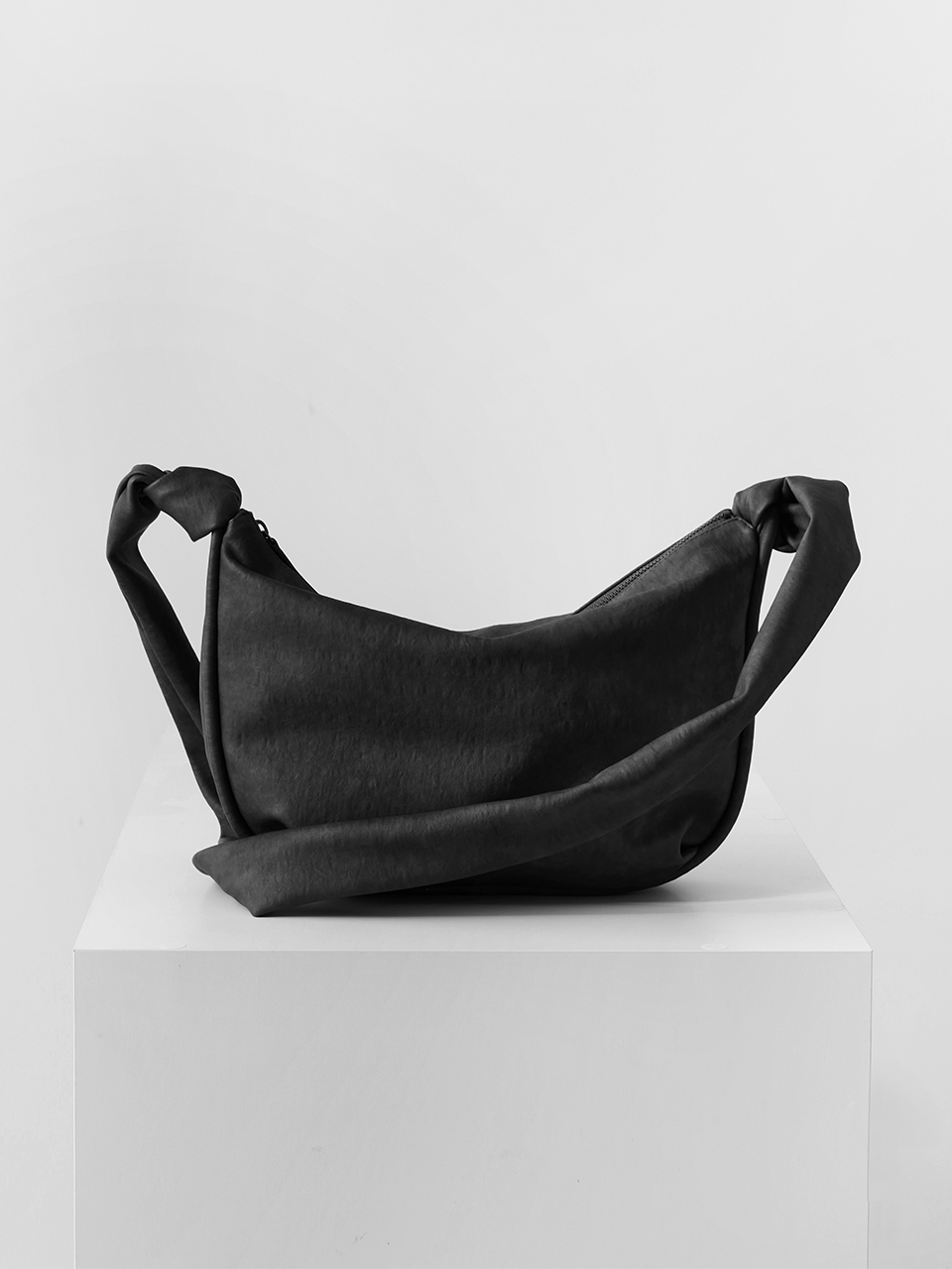 3/31 예약배송 [3차 입고] cradle bag (fog black)