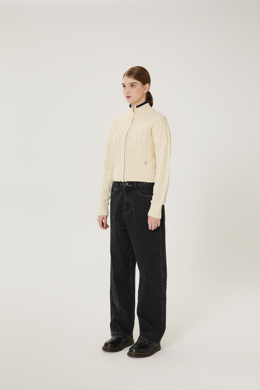 (W) CABLE CROP HIGH-NECK KNIT ZIP UP IVORY