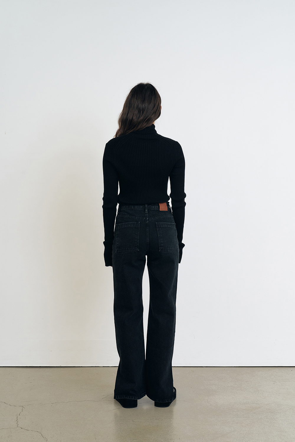 suspenders skirt/pants model image-S6L17