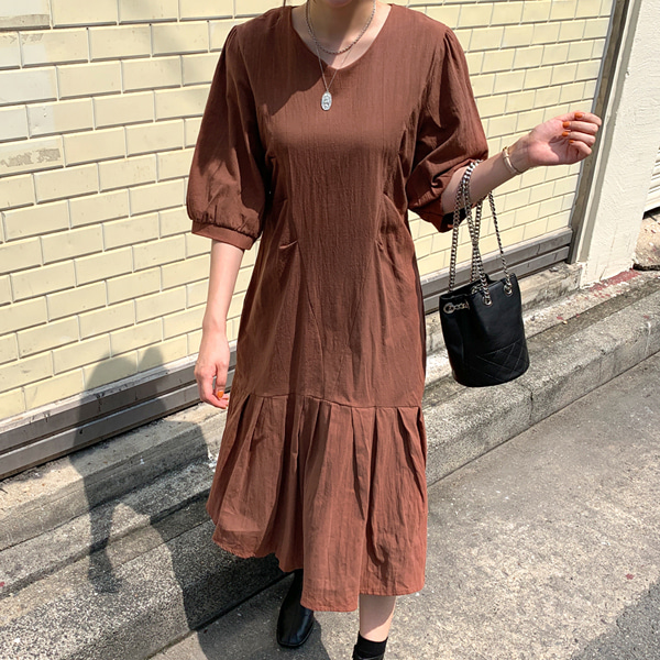 純色泡泡袖荷葉襬長洋裝
