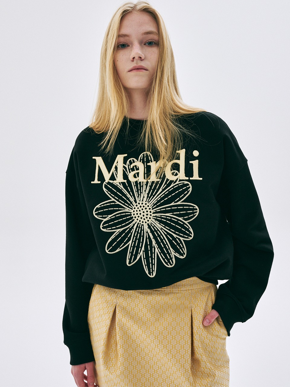 Mardi Flower Needlework Sweatshirt – Lumière Studio