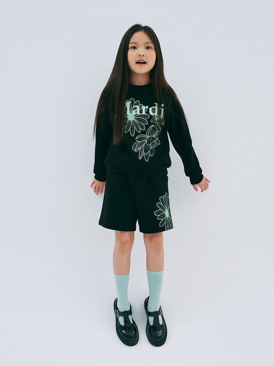 Mardi Mercredi SWEATSHORTSFLOWERショートパンツ（Mardi