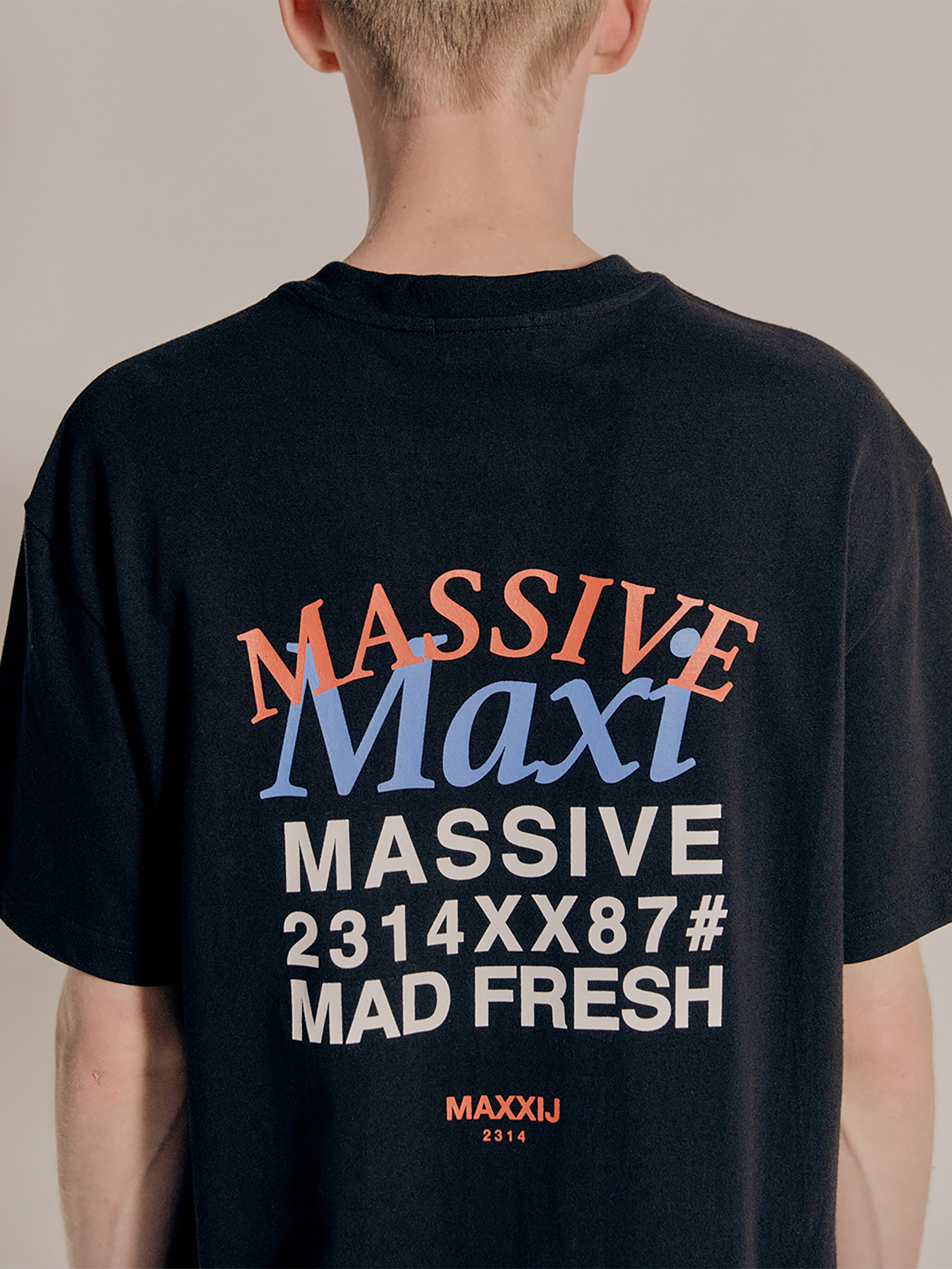 Black &#039;MAXI&#039; Printed T-shirt