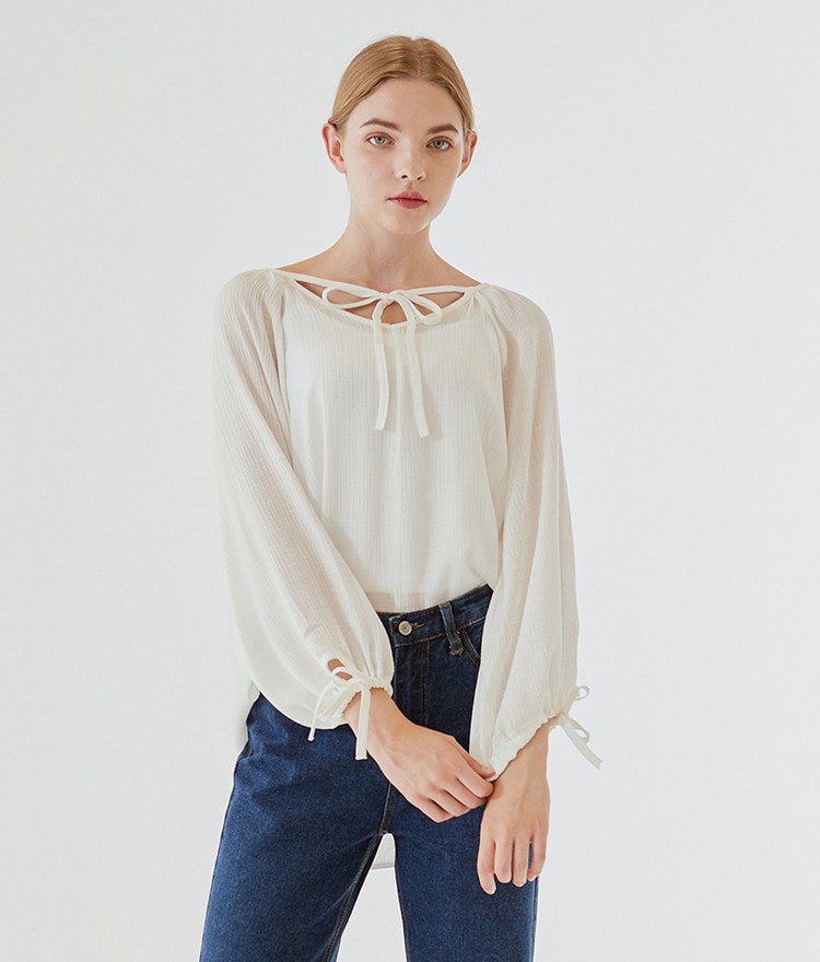ESSAYString Loose Fit Blouse
