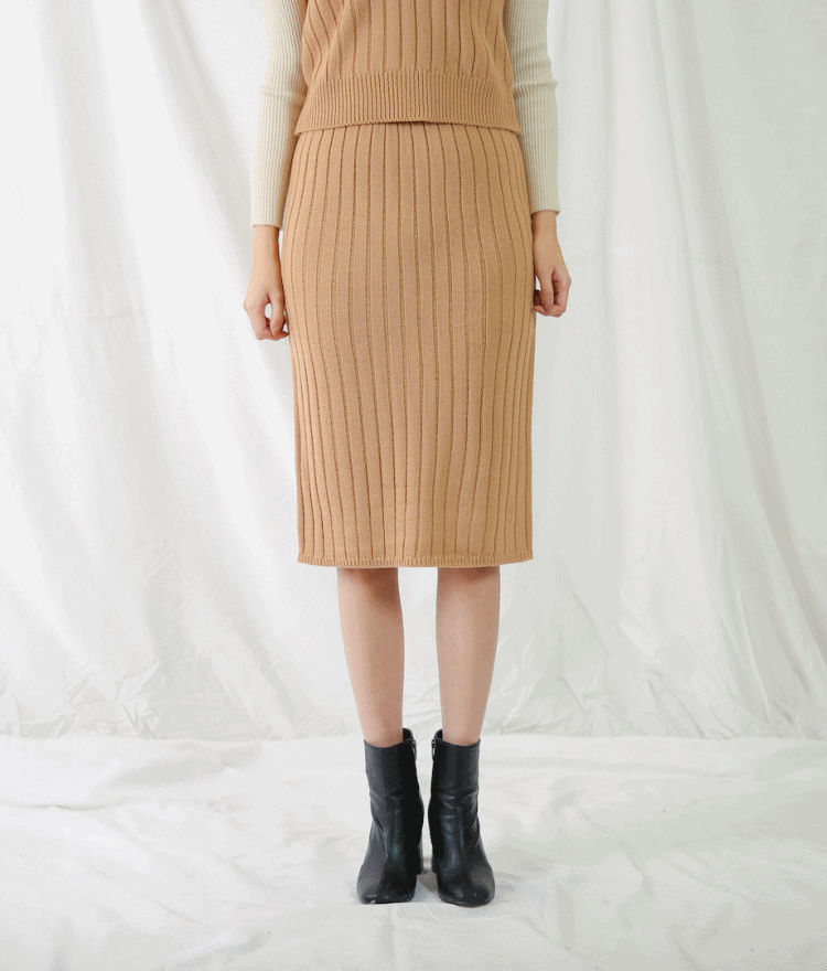 ESSAYRibbed Knit Straight Cut Skirt