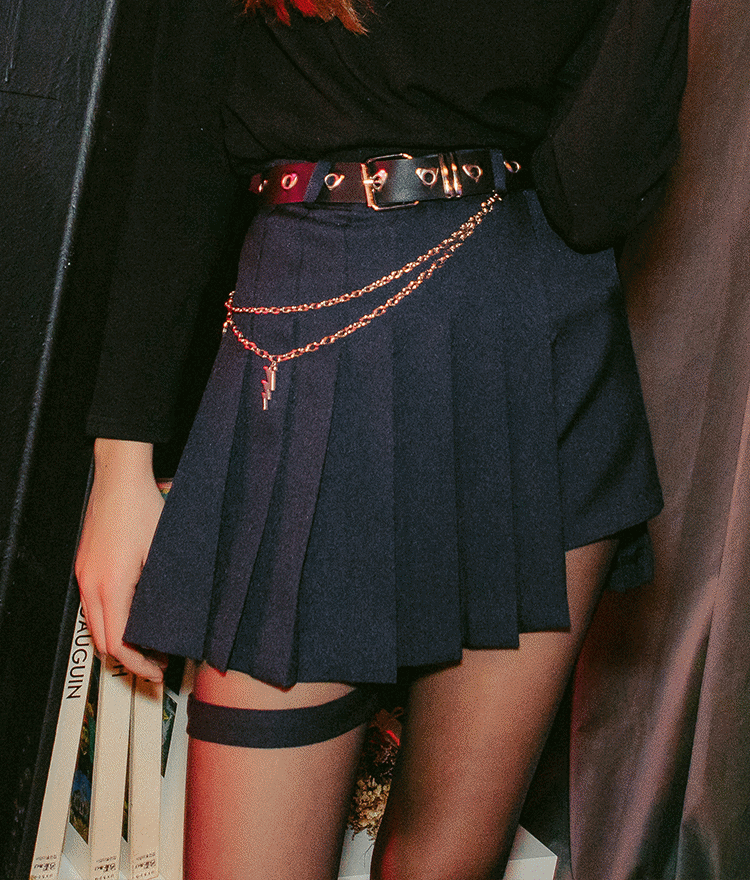 LONELY CLUB  Asymmetric Hem Pleated Mini Skirt