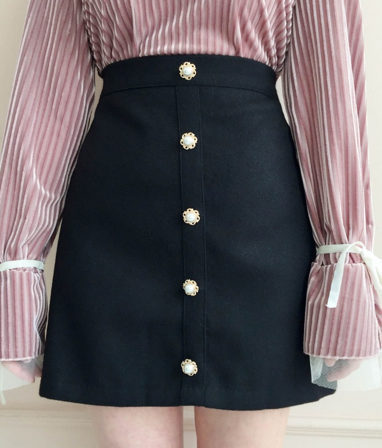 ROMANTIC MUSEFaux Pearl Button A-Line Mini Skirt