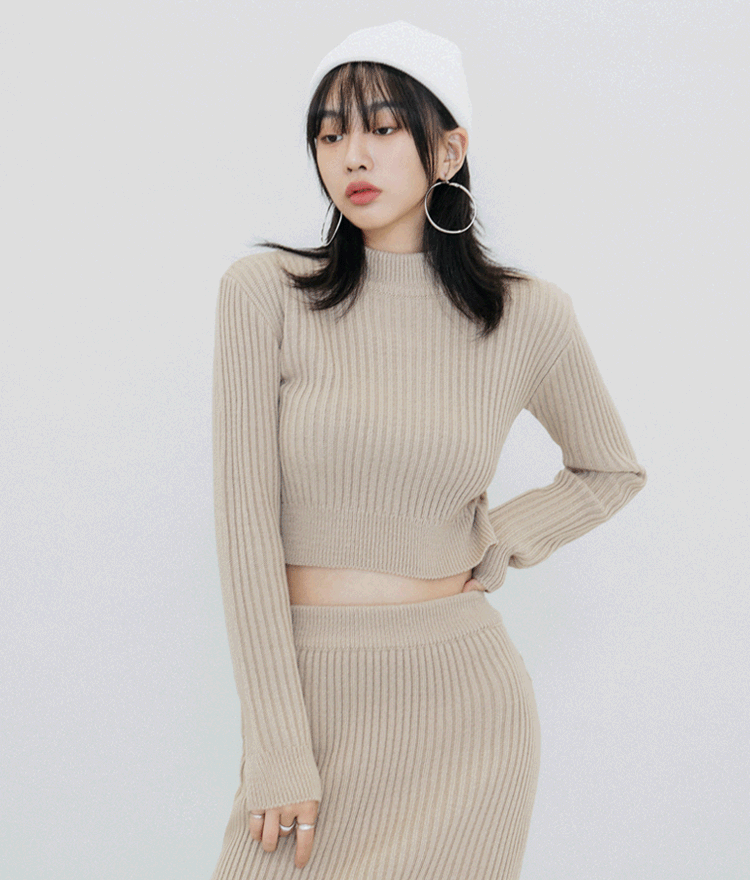 QUIETLABMock Neck Cropped Knit Top