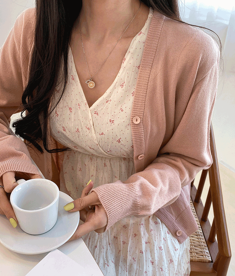 ROMANTIC MUSESolid Color V-Neck Knit Cardigan