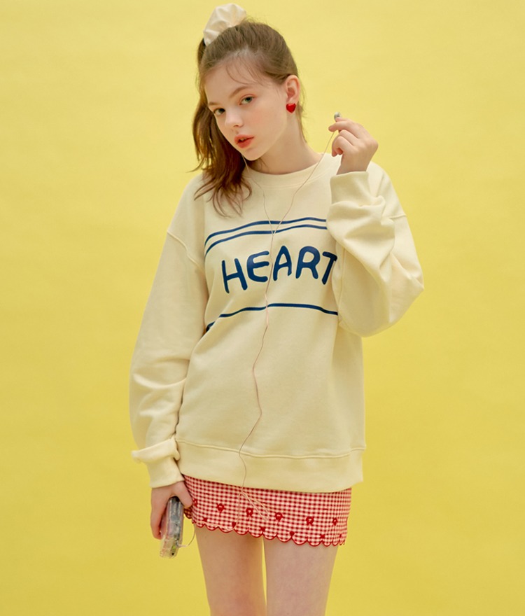 HEART CLUBLettering Print Cream Color Sweatshirt